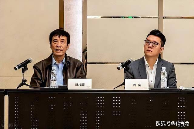 这个片子你说它采取的是很不纪录片的方式，这个东西说实话很难说的，片子在鹿特丹电影节和维也纳电影节的会刊上都写着：纪录片式的电影。